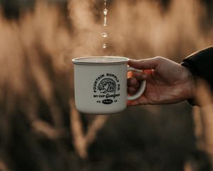 Preview wallpaper mug, hand, drops, steam, drink