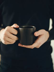 Preview wallpaper mug, hands, man, black