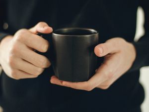 Preview wallpaper mug, hands, man, black