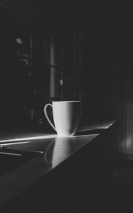 Preview wallpaper mug, white, table, bw