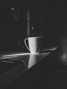 Preview wallpaper mug, white, table, bw