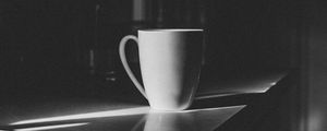 Preview wallpaper mug, white, table, bw