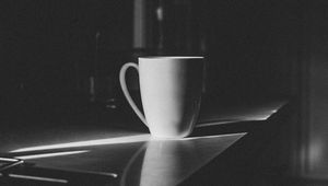 Preview wallpaper mug, white, table, bw