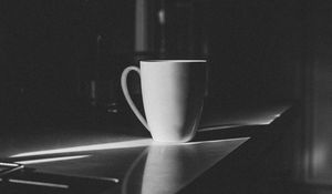 Preview wallpaper mug, white, table, bw