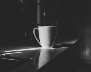 Preview wallpaper mug, white, table, bw