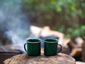 Preview wallpaper mugs, metal, green