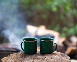 Preview wallpaper mugs, metal, green