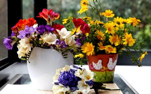Preview wallpaper muscari, hyacinths, bouquet, daisies, crocuses, pot, vase, table