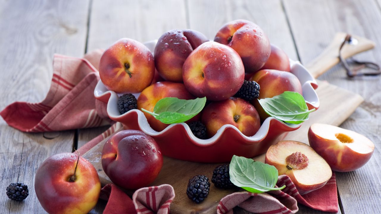 Wallpaper nectarines, blackberries, dishes, fruit