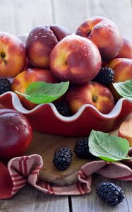 Preview wallpaper nectarines, blackberries, dishes, fruit