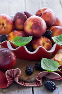 Preview wallpaper nectarines, blackberries, dishes, fruit