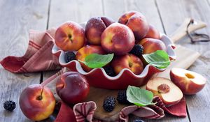 Preview wallpaper nectarines, blackberries, dishes, fruit