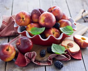 Preview wallpaper nectarines, blackberries, dishes, fruit