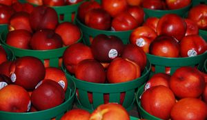 Preview wallpaper nectarines, fruit, baskets