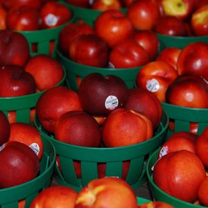 Preview wallpaper nectarines, fruit, baskets