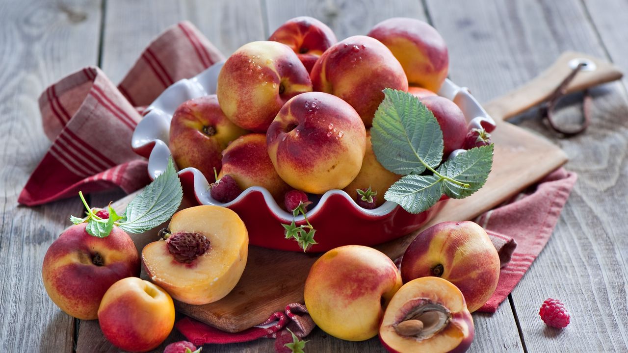 Wallpaper nectarines, fruit, plate, raspberry