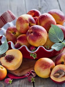 Preview wallpaper nectarines, fruit, plate, raspberry