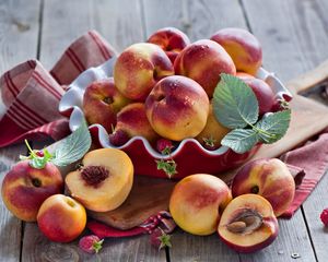 Preview wallpaper nectarines, fruit, plate, raspberry