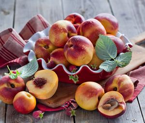 Preview wallpaper nectarines, fruit, plate, raspberry