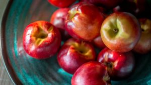 Preview wallpaper nectarines, fruit, plate