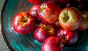 Preview wallpaper nectarines, fruit, plate