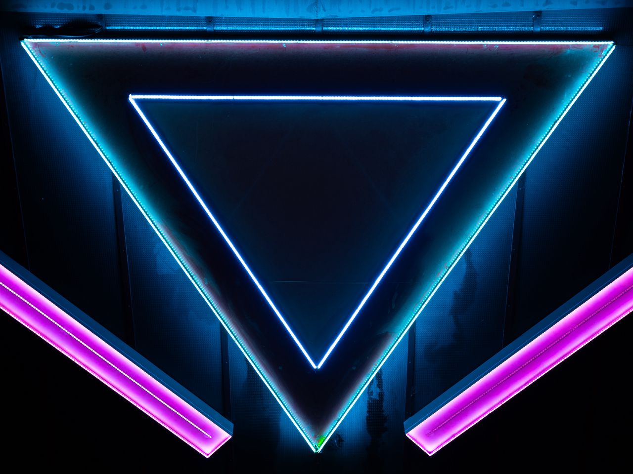 Download wallpaper 1280x960 neon, shape, triangle standard 4:3 hd ...