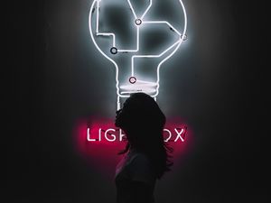 Preview wallpaper neon, silhouette, girl, light bulb, backlight