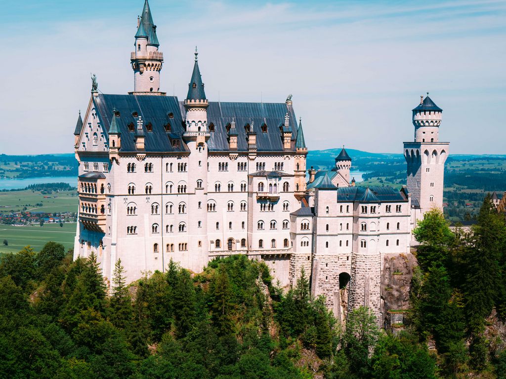 1024x768 Wallpaper neuschwanstein, castle, trees, forest, architecture