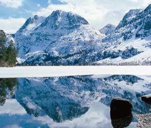 Preview wallpaper nevada, california, mountains, lake, coast, ice, snow, stones