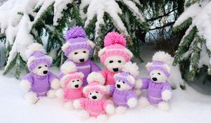 Preview wallpaper new year, christmas, needles, snow, bears, sitting, family