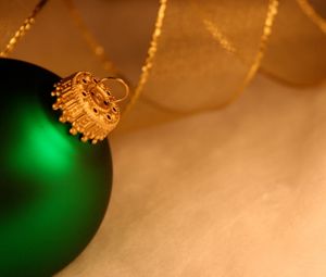 Preview wallpaper new year, christmas, sphere, toy, green