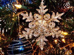 Preview wallpaper new year, holiday, tree, snowflake, christmas toys, close-up