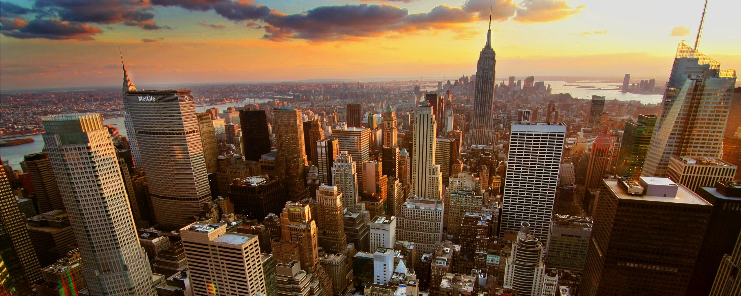 Hình nền máy tính New York sẽ khiến bạn một lần nữa ngưỡng mộ vẻ đẹp tuyệt vời của thành phố lớn nhất thế giới. Hãy tải xuống hình nền với chất lượng cao và tận hưởng không gian tràn đầy năng lượng của thành phố đầy sức mạnh này.