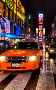 Preview wallpaper new york, night, taxi, pedestrian crossing