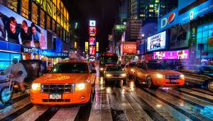 Preview wallpaper new york, night, taxi, pedestrian crossing