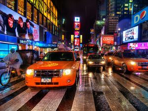 Preview wallpaper new york, night, taxi, pedestrian crossing