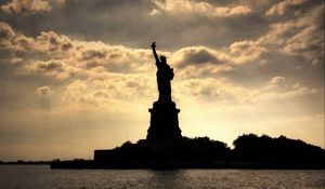 Preview wallpaper new york, statue of liberty, river, evening