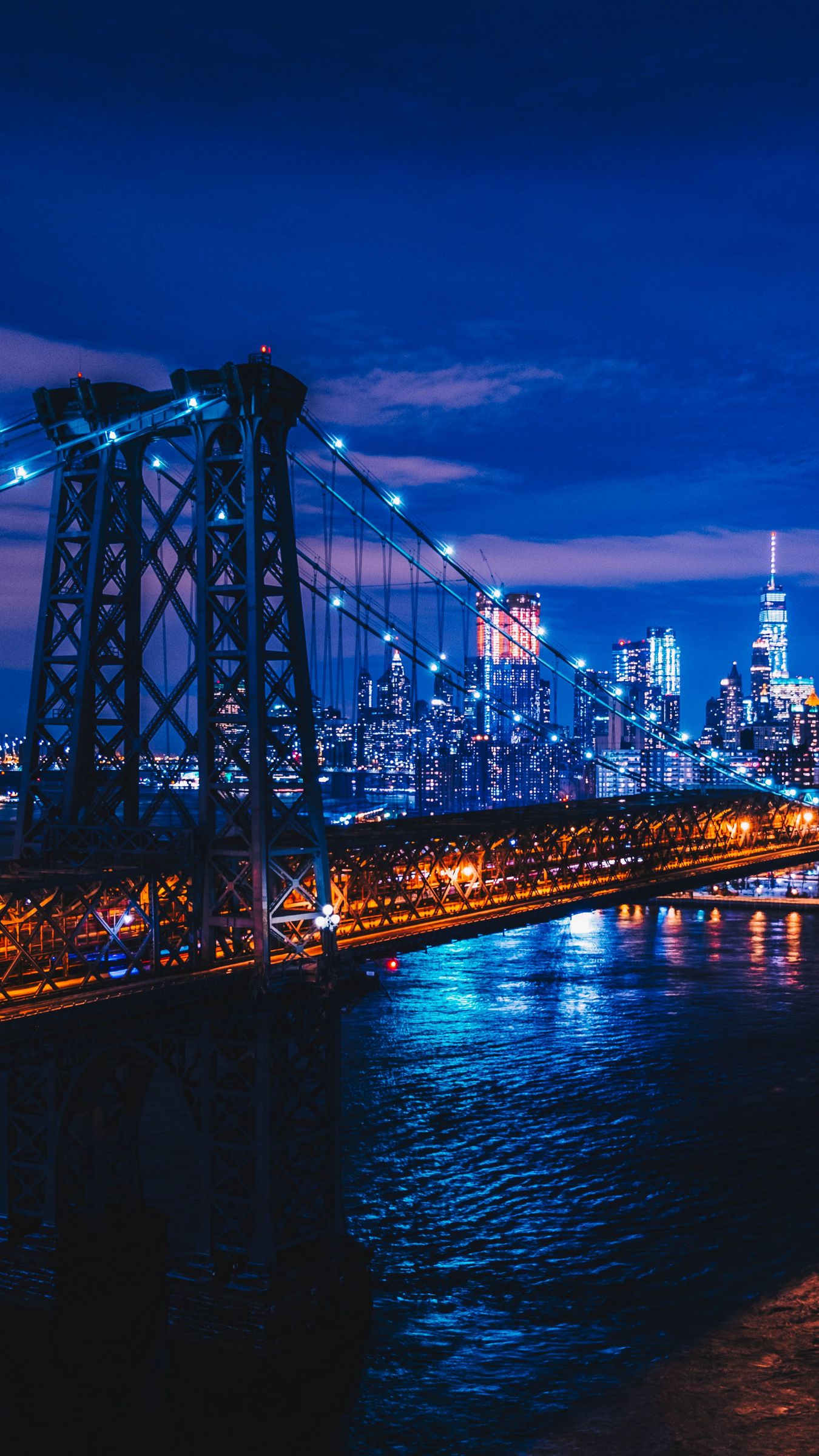 New York - thành phố lúc nào cũng sống động và rực rỡ. Hãy đưa New York vào màn hình điện thoại của bạn với những hình nền đẹp lung linh, giúp bạn cảm nhận được sự trầm lắng và vẻ đẹp của thành phố đêm đầy ấn tượng. Tải ngay hình nền 1350x2400 New York miễn phí và trải nghiệm nhé! 