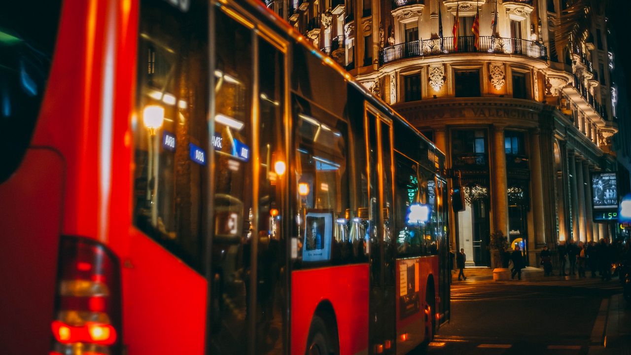 Wallpaper night city, bus, building, street, traffic