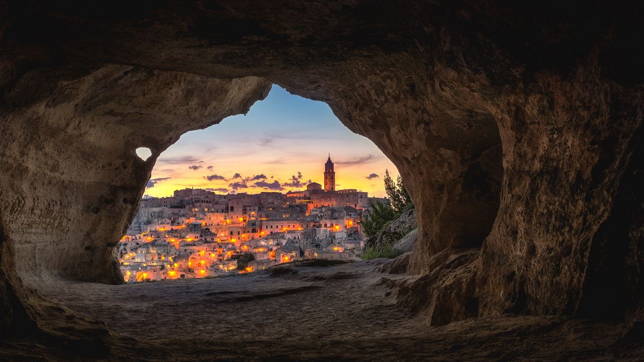 Wallpaper night city, cave, buildings, view, italy