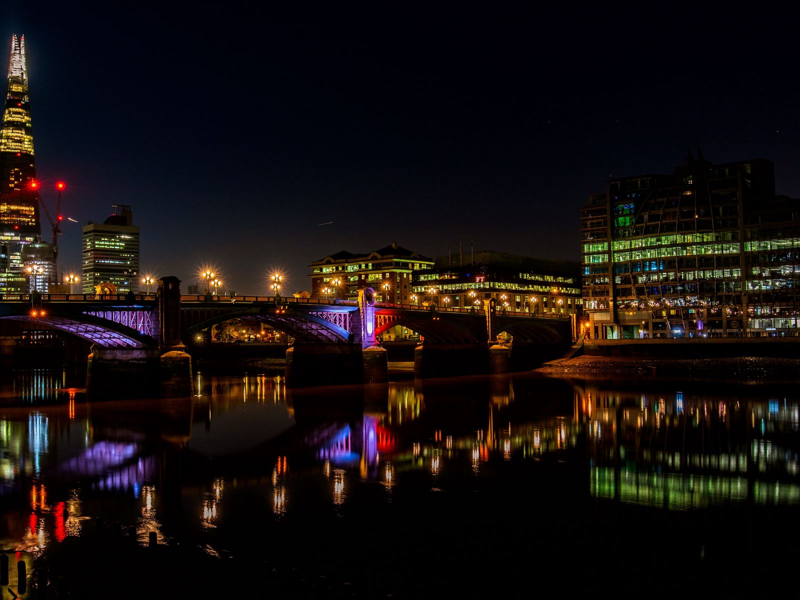 Download wallpaper 1600x1200 night city, city lights, bridge, river, thames,  london, uk standard 4:3 hd background
