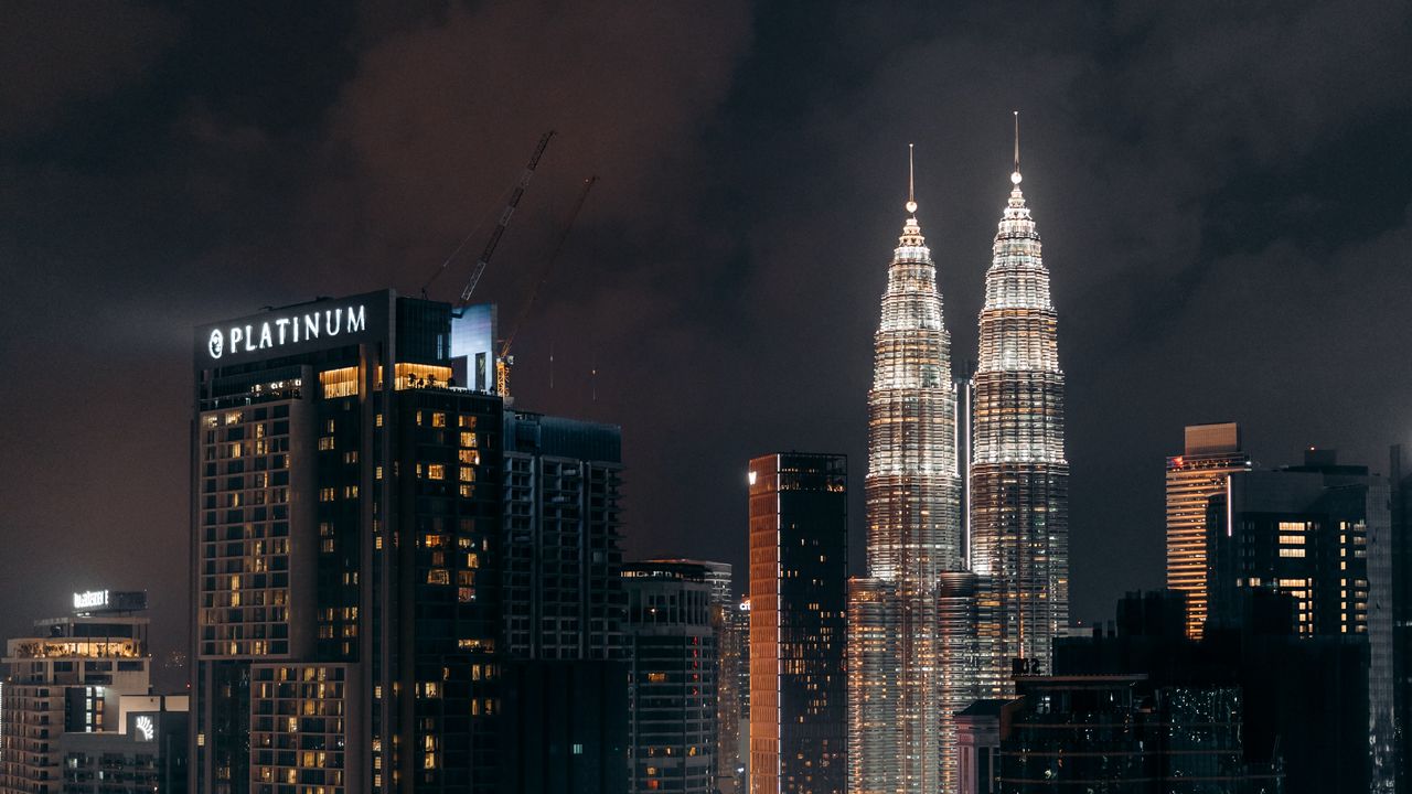 Wallpaper night city, glow, lights, building