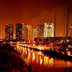 Preview wallpaper night city, glow, reflection