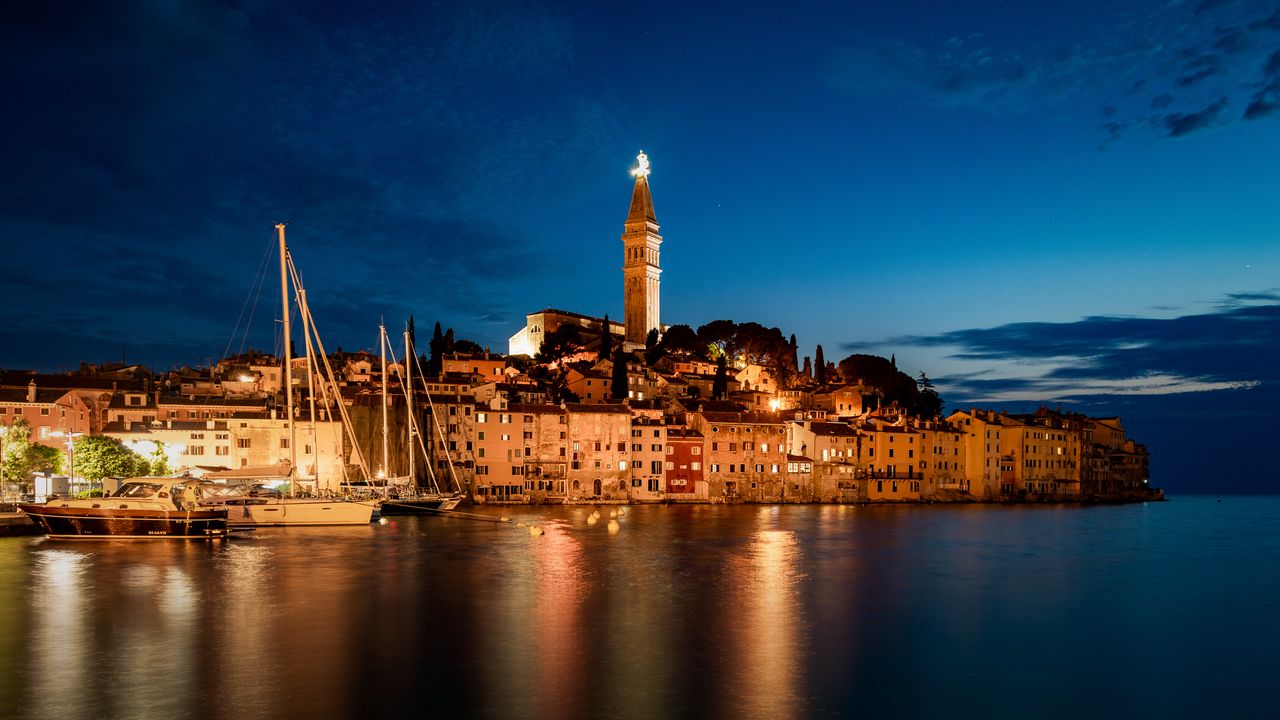 Wallpaper night city, tower, lights, reflection