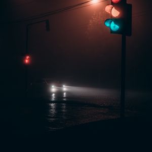 Preview wallpaper night, dark, road, fog, traffic light, car