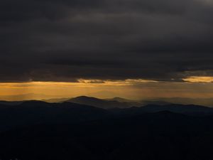 Preview wallpaper night, mountains, clouds, horizon, dark, overcast