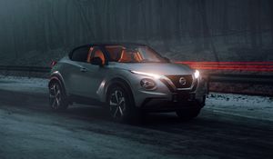 Preview wallpaper nissan juke, nissan, car, gray, side view, fog, road