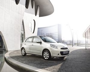 Preview wallpaper nissan micra, white, right side, building