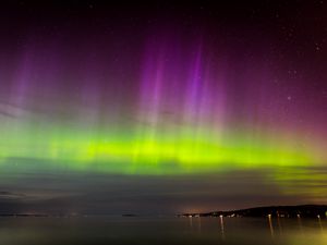 Preview wallpaper northern lights, aurora, horizon, night, starry sky