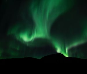 Preview wallpaper northern lights, aurora, mountain, night, sky, green